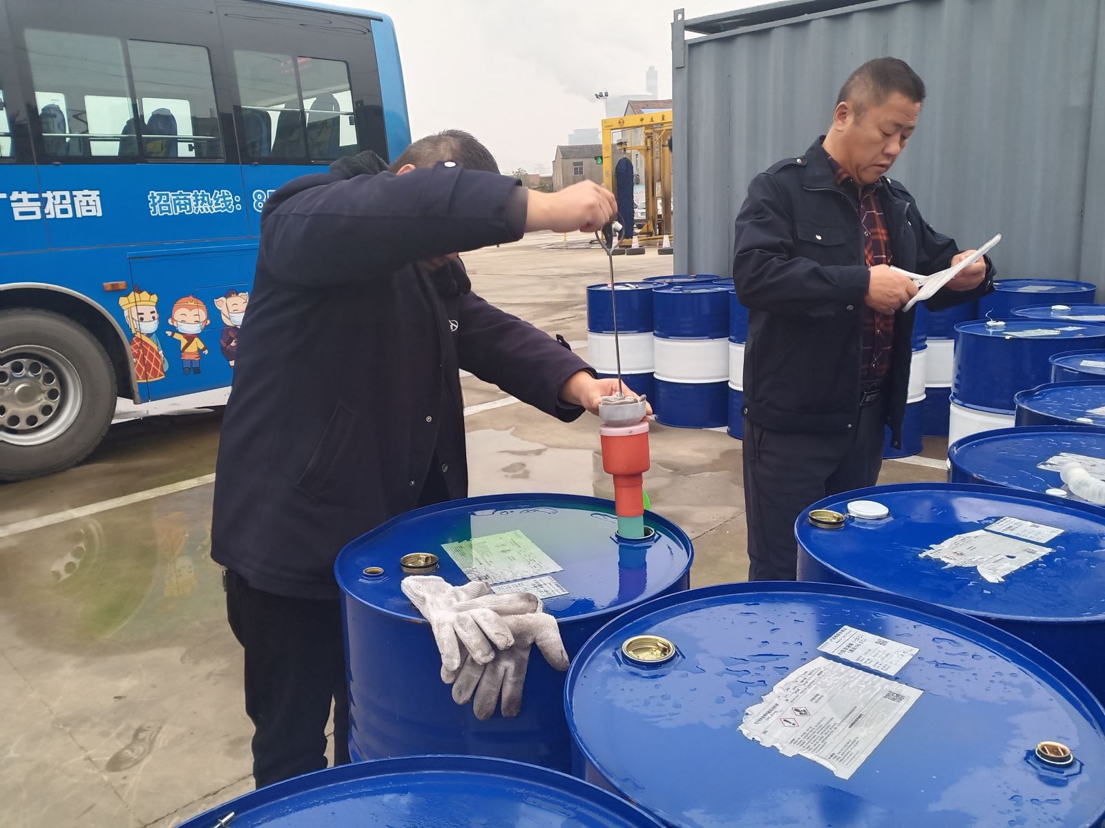 公交集團(tuán)公交事業(yè)一部開展車輛換季維護(hù)